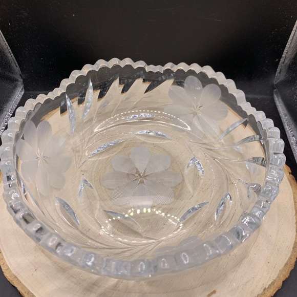 6”.X 2” Cut Glass Bowl Etched Flowers And Leaf Pattern Possibly Pairpoint - Picture 6 of 7